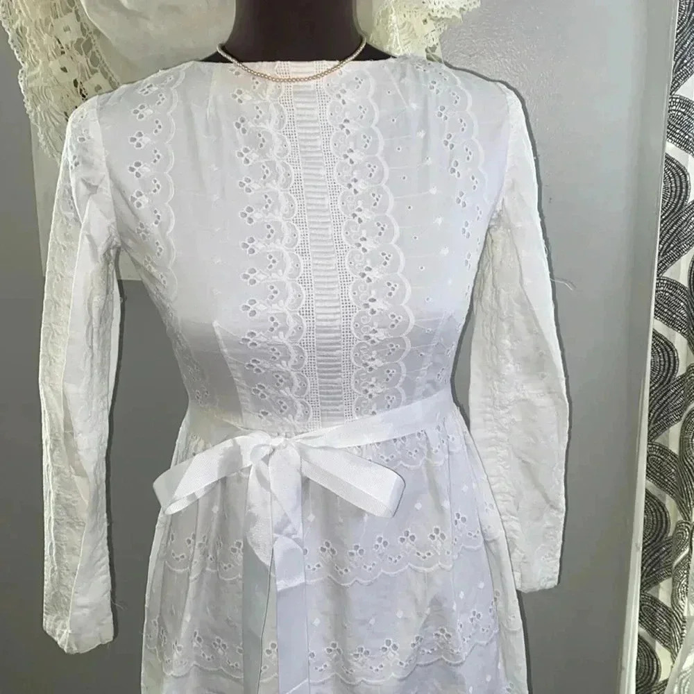 Vintage eyelet midi dress - Picture 2 of 10